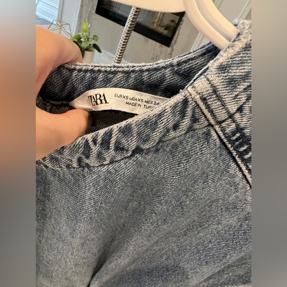 🌸Zara belted denim dress, Looks stunning on.It has beautiful distressing look - Picture 6 of 8